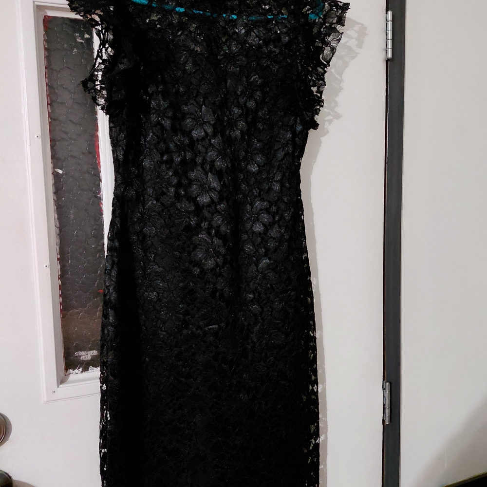 Chic Black Lace Midi Dress